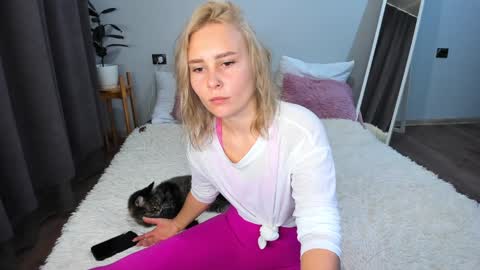 Snapshot of amymilson chatting on December 19, 2024, 4:13 pm amymilson online show from December 19, 2024, 4:13 pm