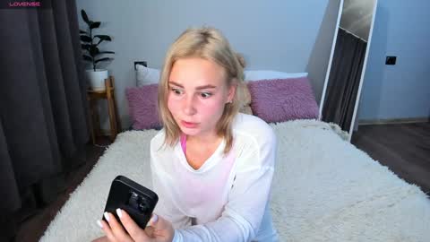 Snapshot of amymilson chatting on December 20, 2024, 6:56 pm amymilson online show from December 20, 2024, 6:56 pm