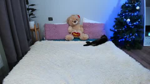 Snapshot of amymilson chatting on December 28, 2024, 7:22 pm amymilson online show from December 28, 2024, 7:22 pm