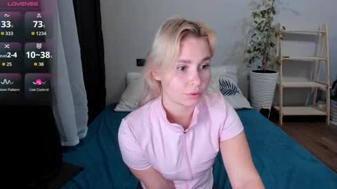 Snapshot of amymilson chatting on February 21, 2026, 6:53 pm amymilson online show from February 21, 2026, 6:53 pm