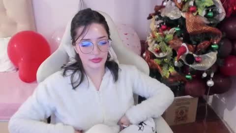 Im anna but you can call me as you want online show from December 19, 2024, 7:29 pm