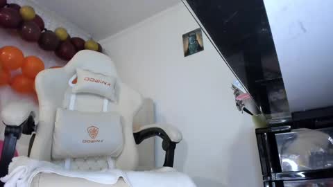 Im anna but you can call me as you want online show from February 10, 2025, 7:17 pm