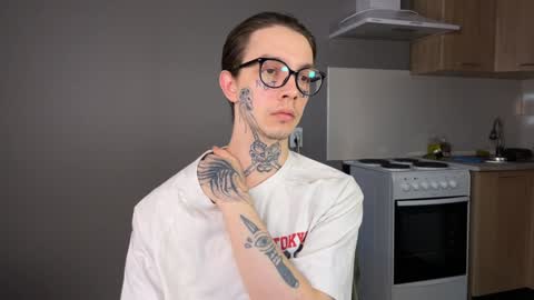 Snapshot of anahori_simon chatting on December 21, 2024, 5:36 am simon online show from December 21, 2024, 5:36 am