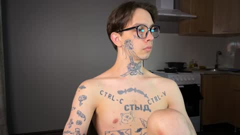 Snapshot of anahori_simon chatting on January 1, 2025, 4:29 am simon online show from January 1, 2025, 4:29 am