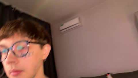 Snapshot of anahori_simon chatting on October 13, 2025, 10:32 pm simon online show from October 13, 2025, 10:32 pm