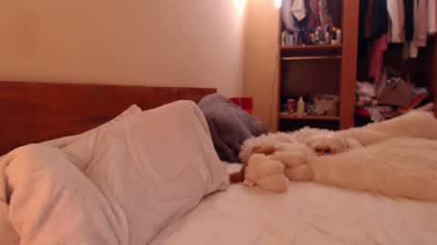 Andra online show from March 6, 2025, 7:54 pm