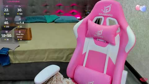 Snapshot of andrea_svel chatting on February 14, 2025, 1:02 am Andrea hereGMT7Mon Tue Wen ThFri Sat Su 0300am-0900am. online show from February 14, 2025, 1:02 am