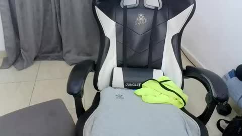 andres180950734 online show from January 17, 2026, 11:26 am