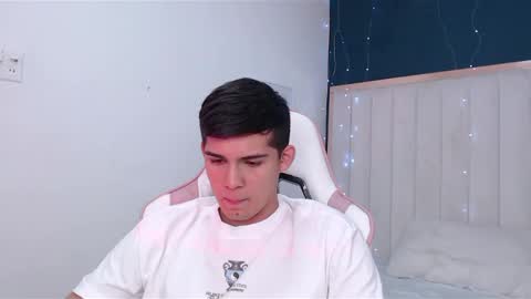 Snapshot of andres_foster chatting on February 11, 2025, 9:09 am andres online show from February 11, 2025, 9:09 am