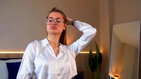 Angel - your mood online show from February 9, 2026, 7:23 am