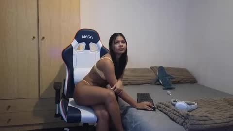 Snapshot of angellyrodriguez1234 chatting on October 29, 2025, 4:09 pm Angelly online show from October 29, 2025, 4:09 pm