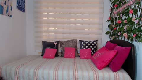 Snapshot of anielli69 chatting on February 16, 2026, 3:30 pm laura online show from February 16, 2026, 3:30 pm