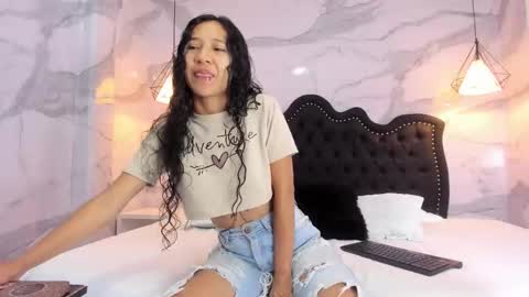 Ana  online show from November 30, 2025, 11:47 am