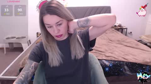 Anadirectgirl online show from January 16, 2026, 6:01 pm