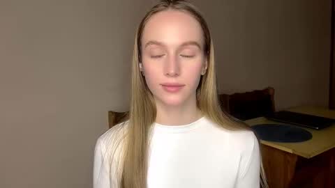 Snapshot of antionettepulgarin chatting on February 6, 2026, 3:37 pm Viktoria online show from February 6, 2026, 3:37 pm