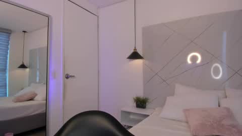 Antonella online show from December 3, 2025, 9:35 pm