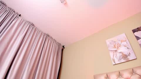 Snapshot of antonella_hotkiss chatting on December 8, 2024, 7:58 am Antonella online show from December 8, 2024, 7:58 am