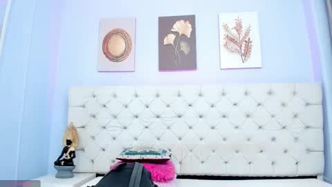 Snapshot of antonella_hotkiss chatting on February 19, 2025, 3:39 am Antonella online show from February 19, 2025, 3:39 am