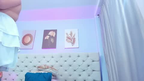 Snapshot of antonella_hotkiss chatting on February 20, 2025, 4:18 am Antonella online show from February 20, 2025, 4:18 am