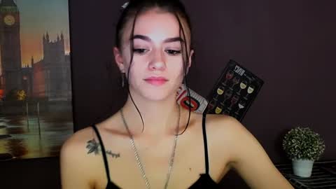 Snapshot of aprillswift_ chatting on January 21, 2025, 5:30 pm Aprill online show from January 21, 2025, 5:30 pm