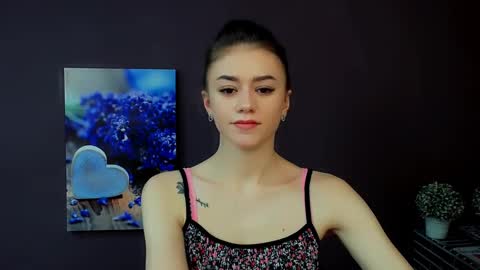 Snapshot of aprillswift_ chatting on February 25, 2025, 4:00 pm Aprill online show from February 25, 2025, 4:00 pm