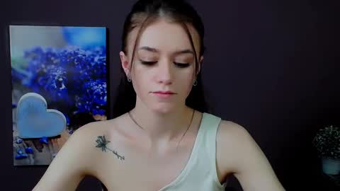 Snapshot of aprillswift_ chatting on February 26, 2025, 7:16 pm Aprill online show from February 26, 2025, 7:16 pm