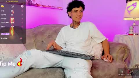 Arceluz  online show from February 22, 2025, 8:42 pm