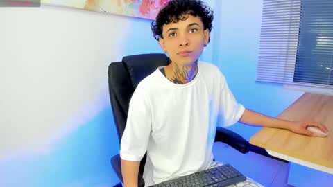 Arceluz  online show from February 24, 2025, 8:47 pm