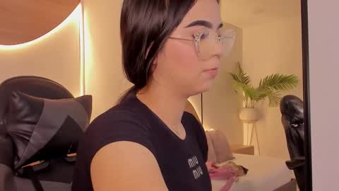 Snapshot of ariadna_boneville chatting on February 19, 2026, 7:54 pm A R I A D N A online show from February 19, 2026, 7:54 pm