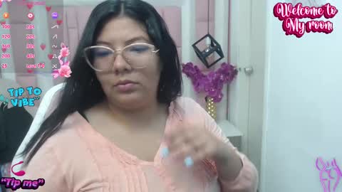 aridiamont_ online show from December 8, 2024, 7:43 pm