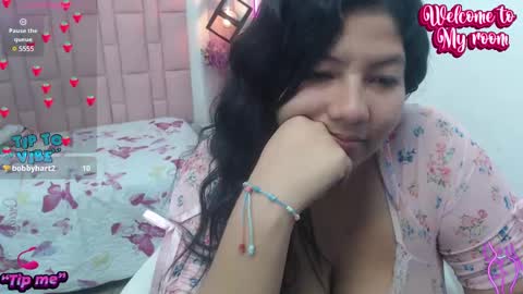 aridiamont_ online show from February 6, 2025, 2:44 am