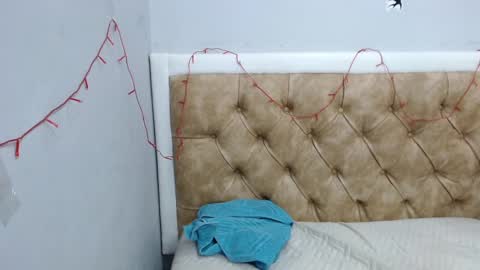 aridiamont_ online show from February 16, 2025, 12:41 am