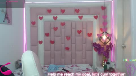 aridiamont_ online show from February 21, 2025, 1:11 pm