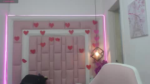 aridiamont_ online show from March 2, 2025, 8:29 pm