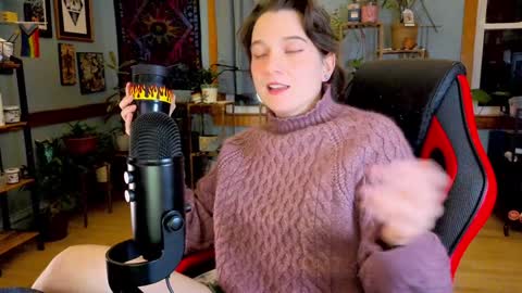 Snapshot of artiepaints chatting on December 4, 2024, 10:51 pm Artie Paints online show from December 4, 2024, 10:51 pm