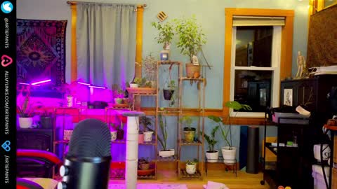 Snapshot of artiepaints chatting on December 8, 2024, 12:51 am Artie Paints online show from December 8, 2024, 12:51 am