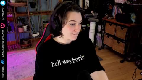 Snapshot of artiepaints chatting on December 8, 2024, 3:53 am Artie Paints online show from December 8, 2024, 3:53 am