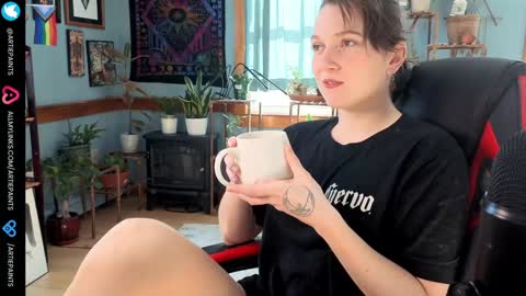 Snapshot of artiepaints chatting on December 13, 2024, 5:00 pm Artie Paints online show from December 13, 2024, 5:00 pm