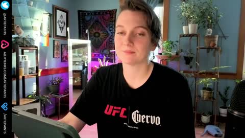 Snapshot of artiepaints chatting on December 13, 2024, 8:04 pm Artie Paints online show from December 13, 2024, 8:04 pm