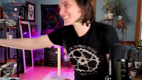 Snapshot of artiepaints chatting on December 20, 2024, 7:07 pm Artie Paints online show from December 20, 2024, 7:07 pm