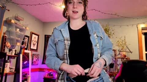 Snapshot of artiepaints chatting on December 28, 2024, 10:23 pm Artie Paints online show from December 28, 2024, 10:23 pm