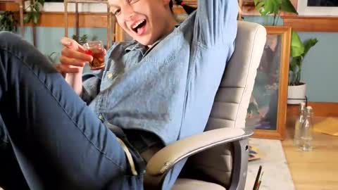 Snapshot of artiepaints chatting on March 8, 2025, 11:18 pm Artie Paints online show from March 8, 2025, 11:18 pm