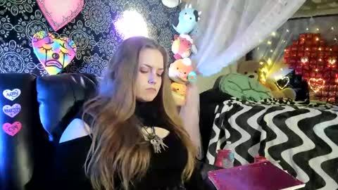 Snapshot of artsyheartsyy chatting on March 7, 2025, 6:24 am ArtsyHeartsyy online show from March 7, 2025, 6:24 am