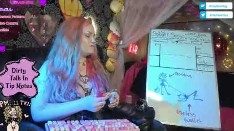 Snapshot of artsyheartsyy chatting on September 18, 2025, 1:18 am ArtsyHeartsyy online show from September 18, 2025, 1:18 am