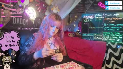 Snapshot of artsyheartsyy chatting on December 2, 2025, 1:44 am ArtsyHeartsyy online show from December 2, 2025, 1:44 am