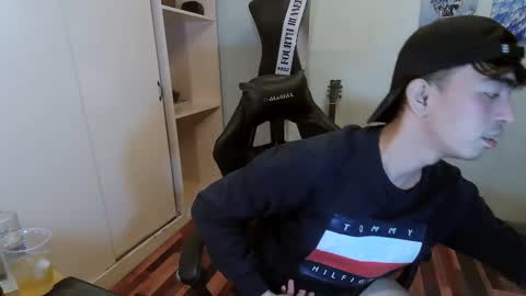 Snapshot of asiancummer_bry69 chatting on December 25, 2024, 11:54 am Bry online show from December 25, 2024, 11:54 am