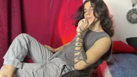 asmodeuszz online show from December 3, 2024, 8:39 pm