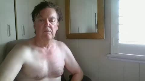 Snapshot of astute008 chatting on February 4, 2026, 6:52 am astute008 online show from February 4, 2026, 6:52 am