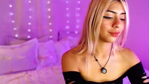 Snapshot of athenea_sweet_aa chatting on February 14, 2026, 5:15 am Athenea online show from February 14, 2026, 5:15 am