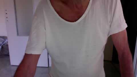 Snapshot of auguste688483 chatting on January 7, 2026, 9:56 am auguste688483 online show from January 7, 2026, 9:56 am